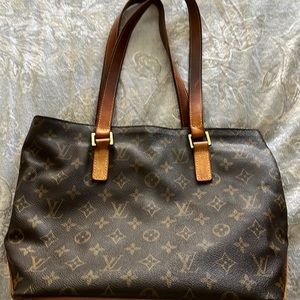 Authentic Louis Vuitton monogram leather handbag with strap/zipper closure